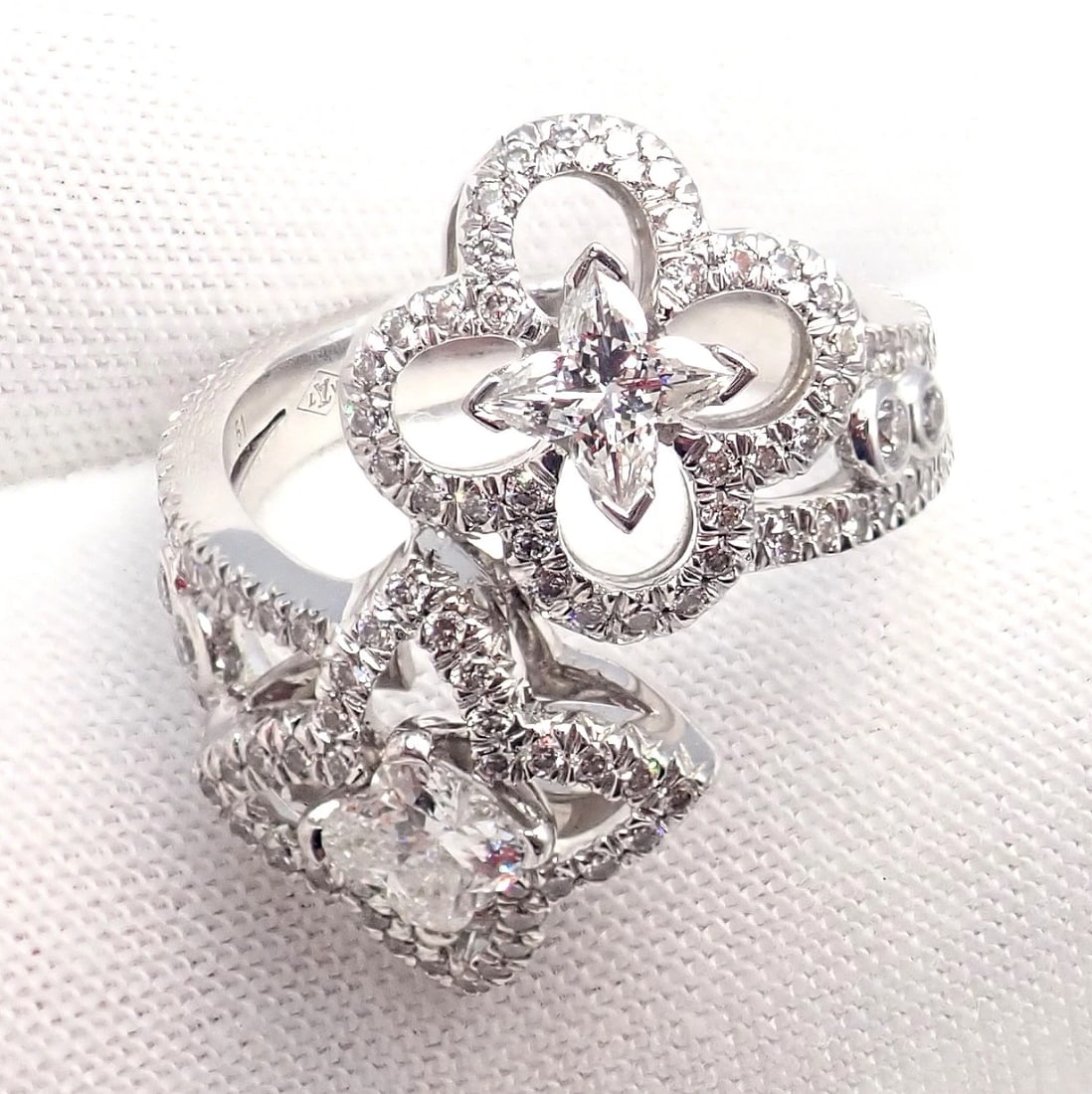 Authentic Louis Vuitton LV 18k White Gold Signature Diamond Fusion Blossom Ring - 10