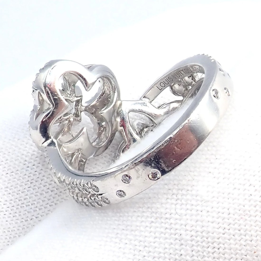 Authentic Louis Vuitton LV 18k White Gold Signature Diamond Fusion Blossom Ring - 12