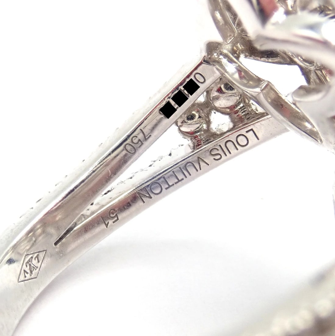 Authentic Louis Vuitton LV 18k White Gold Signature Diamond Fusion Blossom Ring - 13