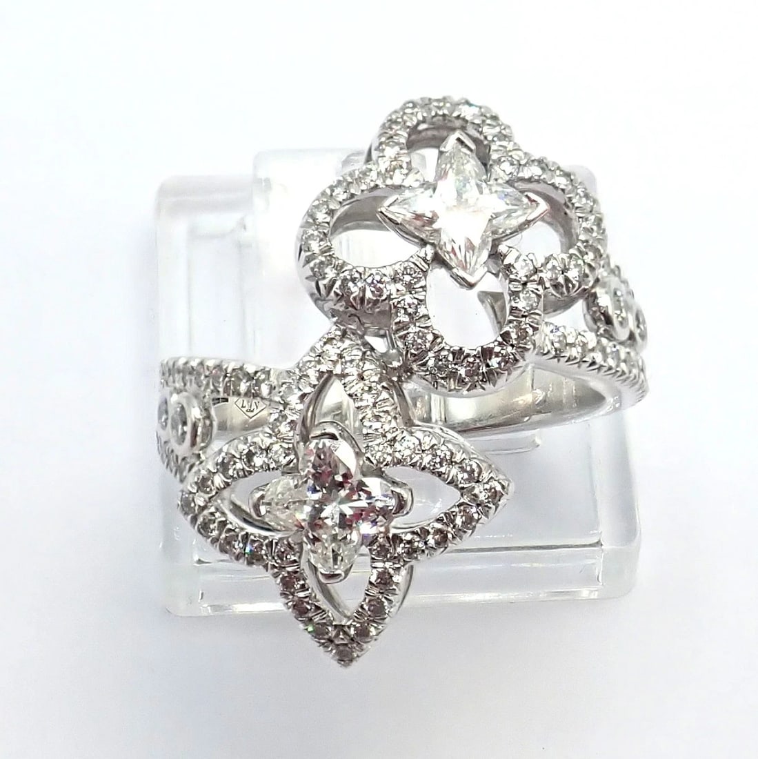 Authentic Louis Vuitton LV 18k White Gold Signature Diamond Fusion Blossom Ring - 14