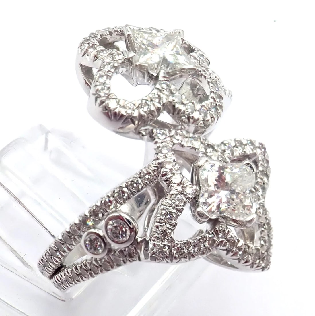 Authentic Louis Vuitton LV 18k White Gold Signature Diamond Fusion Blossom Ring - 15