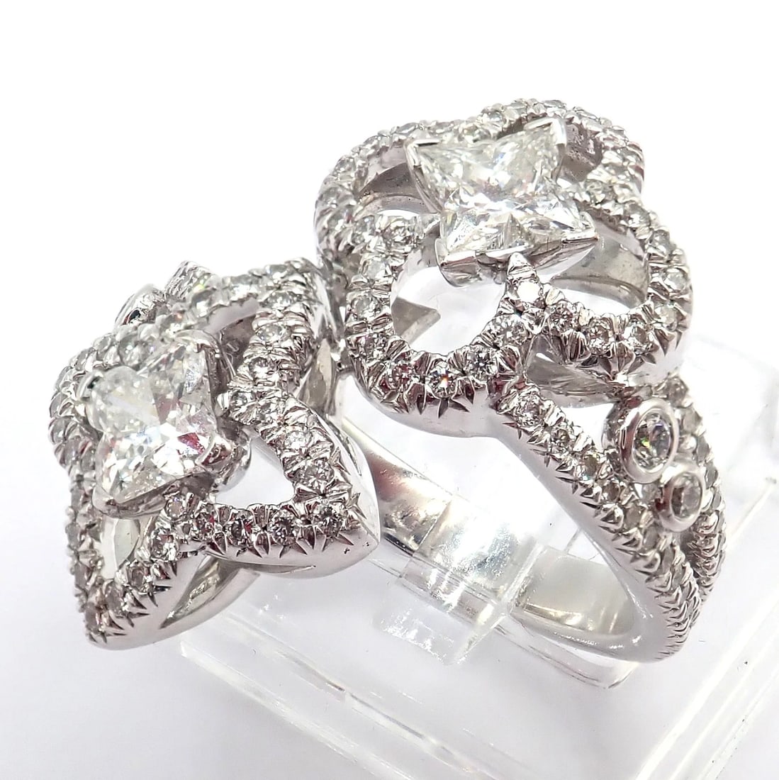 Authentic Louis Vuitton LV 18k White Gold Signature Diamond Fusion Blossom Ring - 16