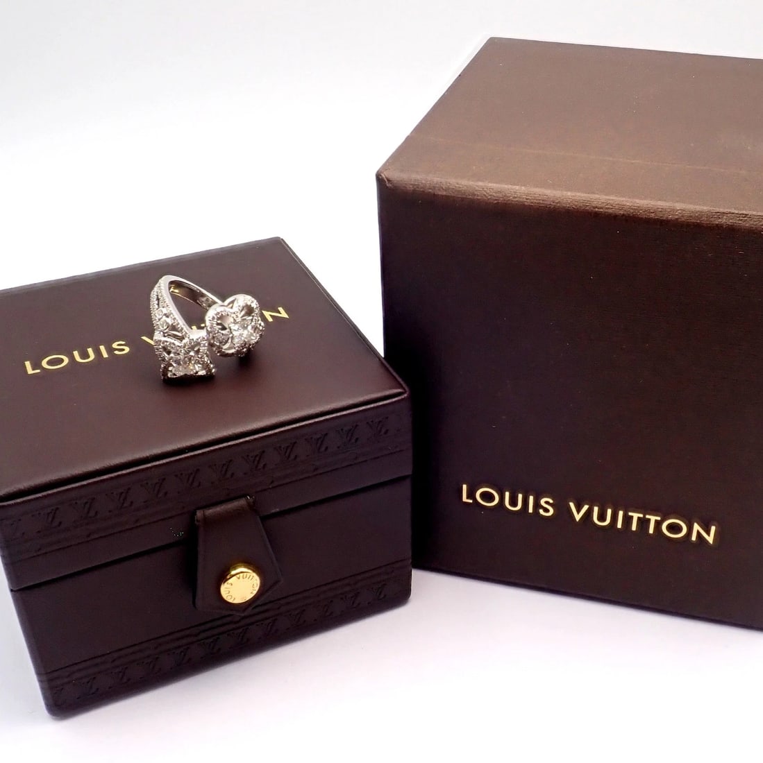 Authentic Louis Vuitton LV 18k White Gold Signature Diamond Fusion Blossom Ring - 4