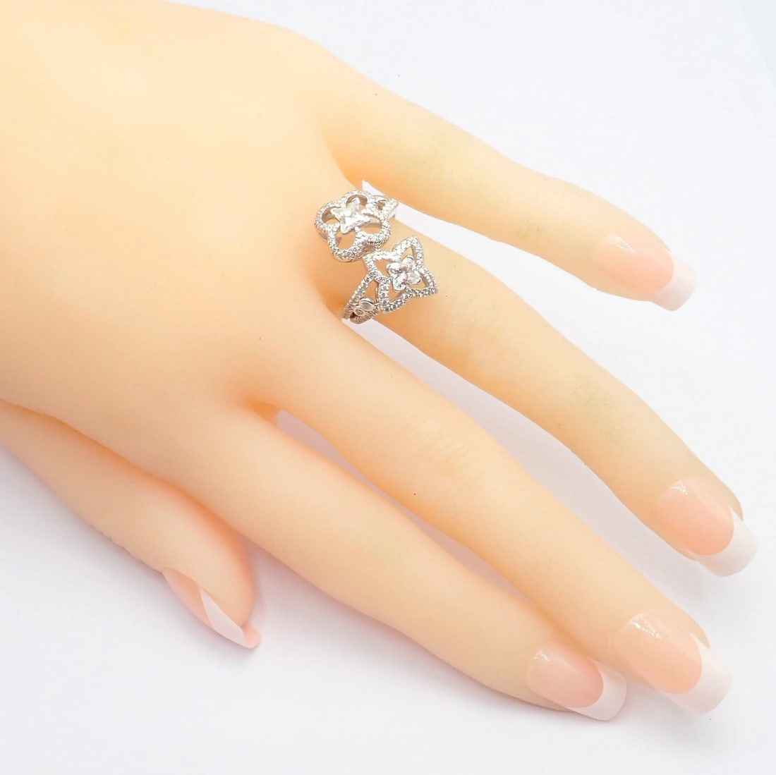 Authentic Louis Vuitton LV 18k White Gold Signature Diamond Fusion Blossom Ring - 5