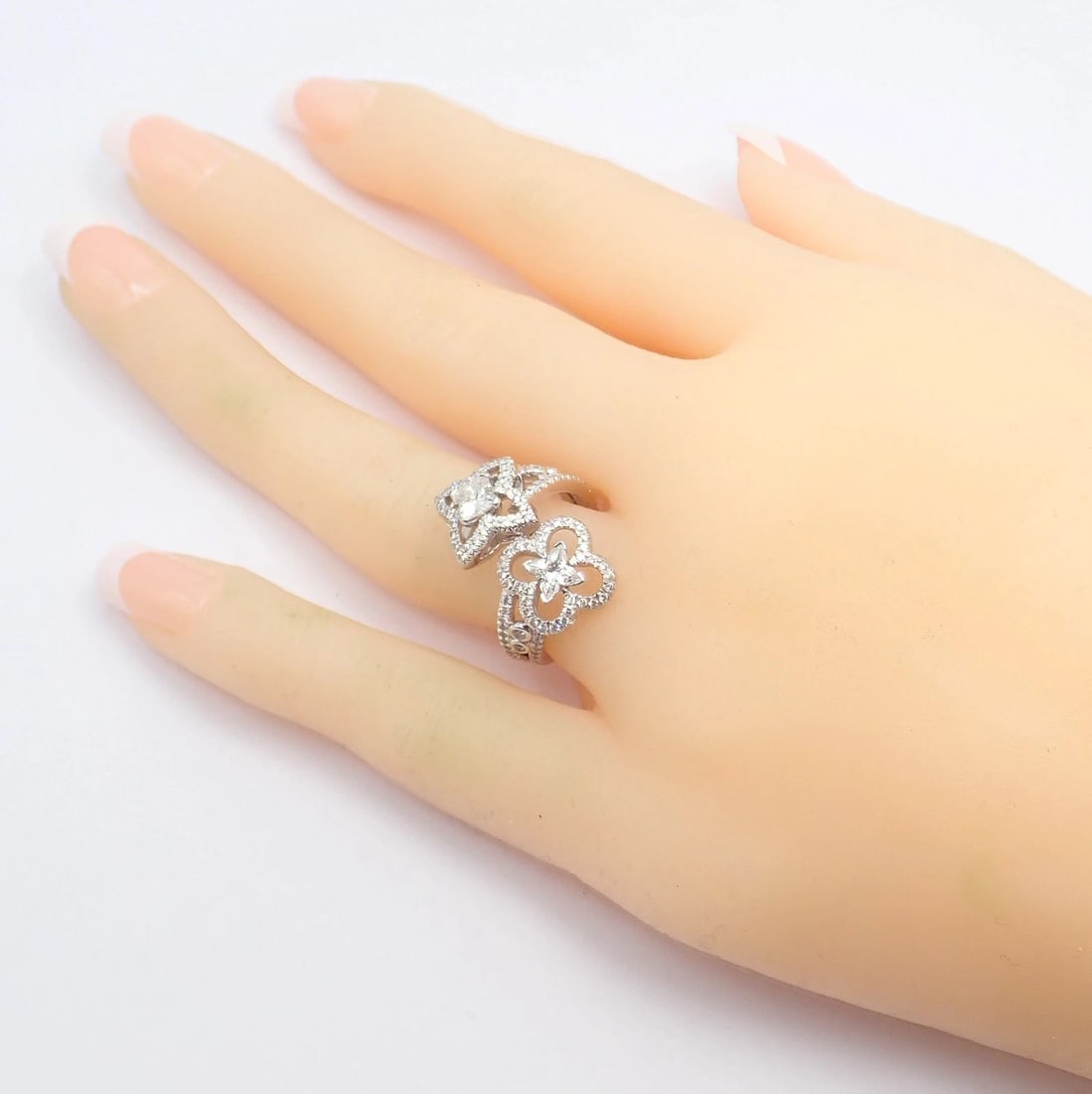 Authentic Louis Vuitton LV 18k White Gold Signature Diamond Fusion Blossom Ring - 8