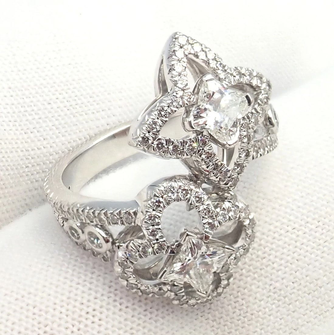 Authentic Louis Vuitton LV 18k White Gold Signature Diamond Fusion Blossom Ring - 9