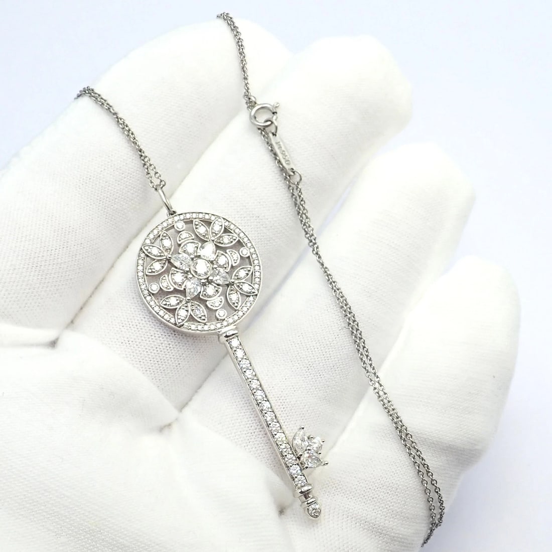 Authentic! Tiffany & Co Platinum Large Victoria Vine Key Pendant Necklace - 12