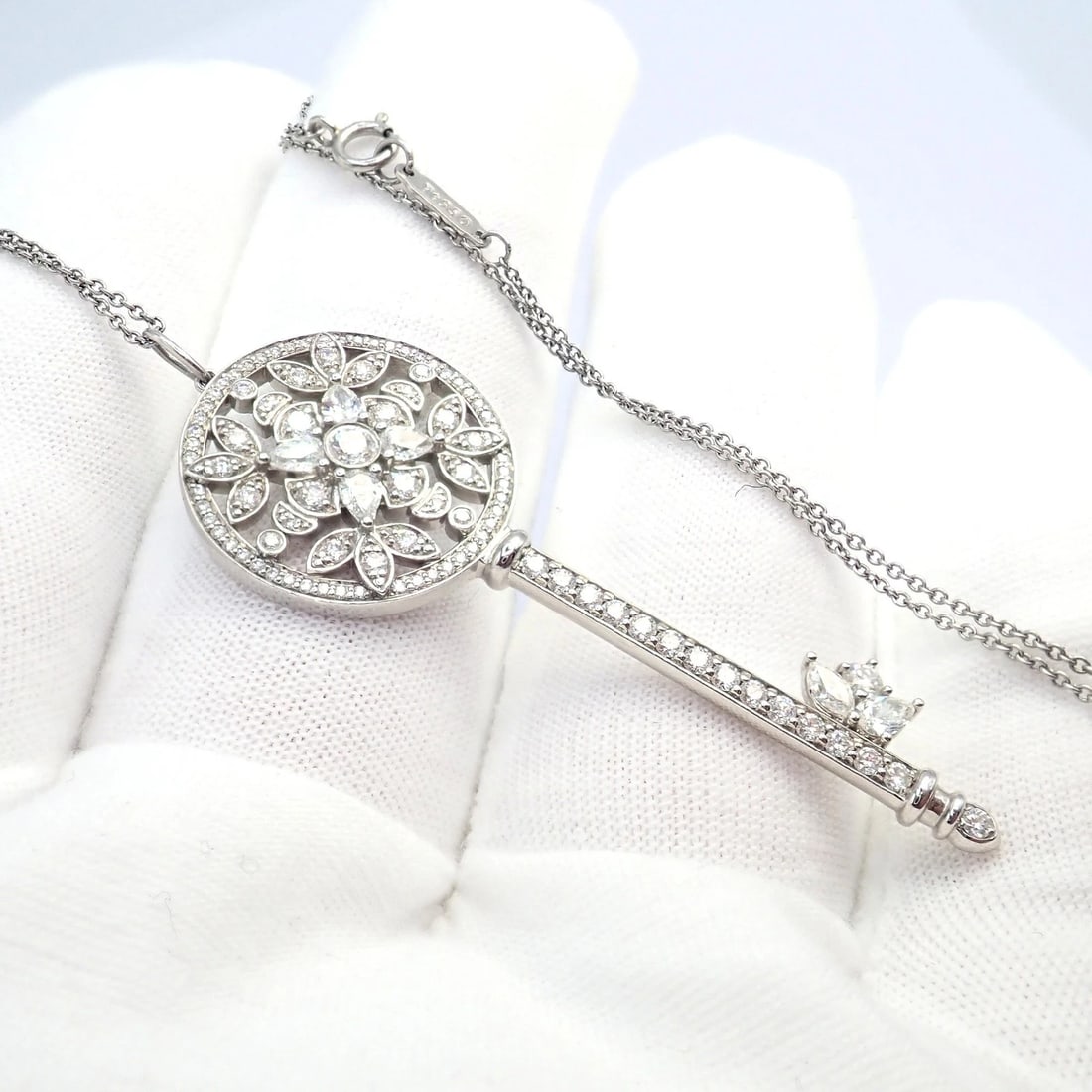 Authentic! Tiffany & Co Platinum Large Victoria Vine Key Pendant Necklace - 13