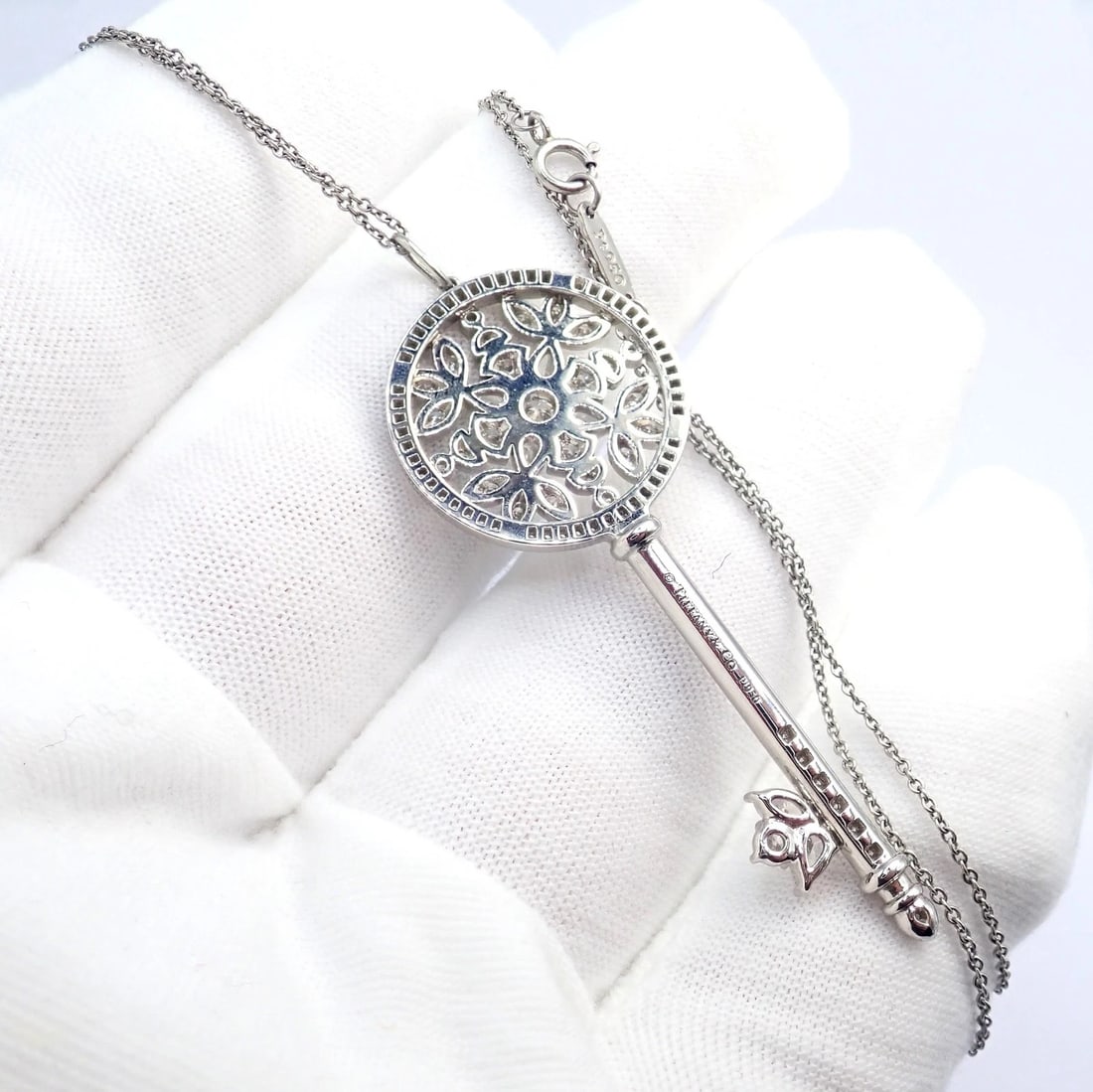 Authentic! Tiffany & Co Platinum Large Victoria Vine Key Pendant Necklace - 14