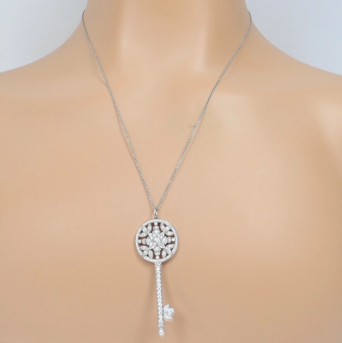 Authentic! Tiffany & Co Platinum Large Victoria Vine Key Pendant Necklace - 15