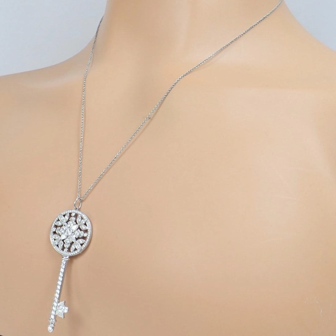 Authentic! Tiffany & Co Platinum Large Victoria Vine Key Pendant Necklace - 4