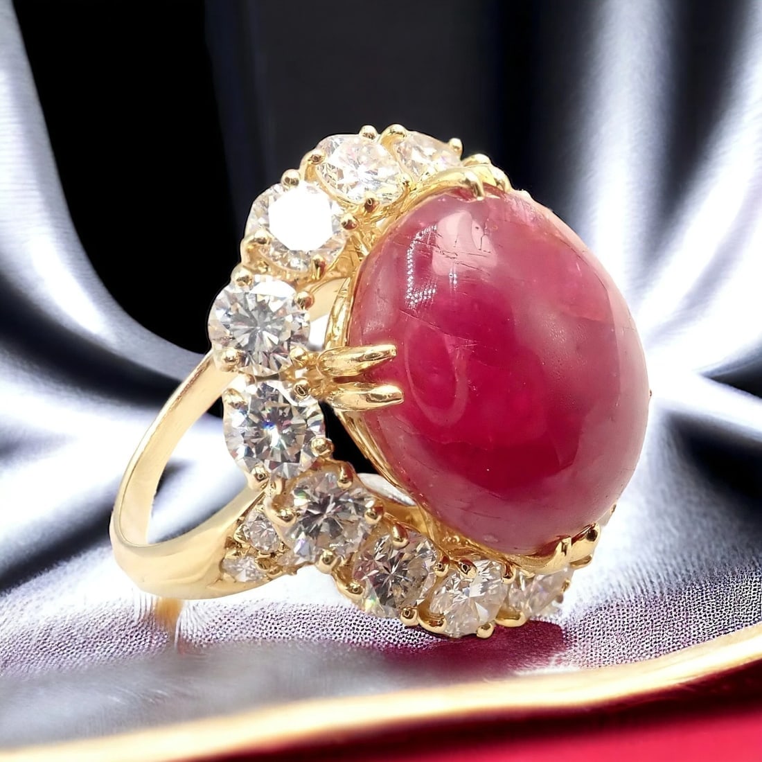 Authentic! Van Cleef & Arpels 18k Yellow Gold Large Cabochon Ruby Diamond Ring - 2