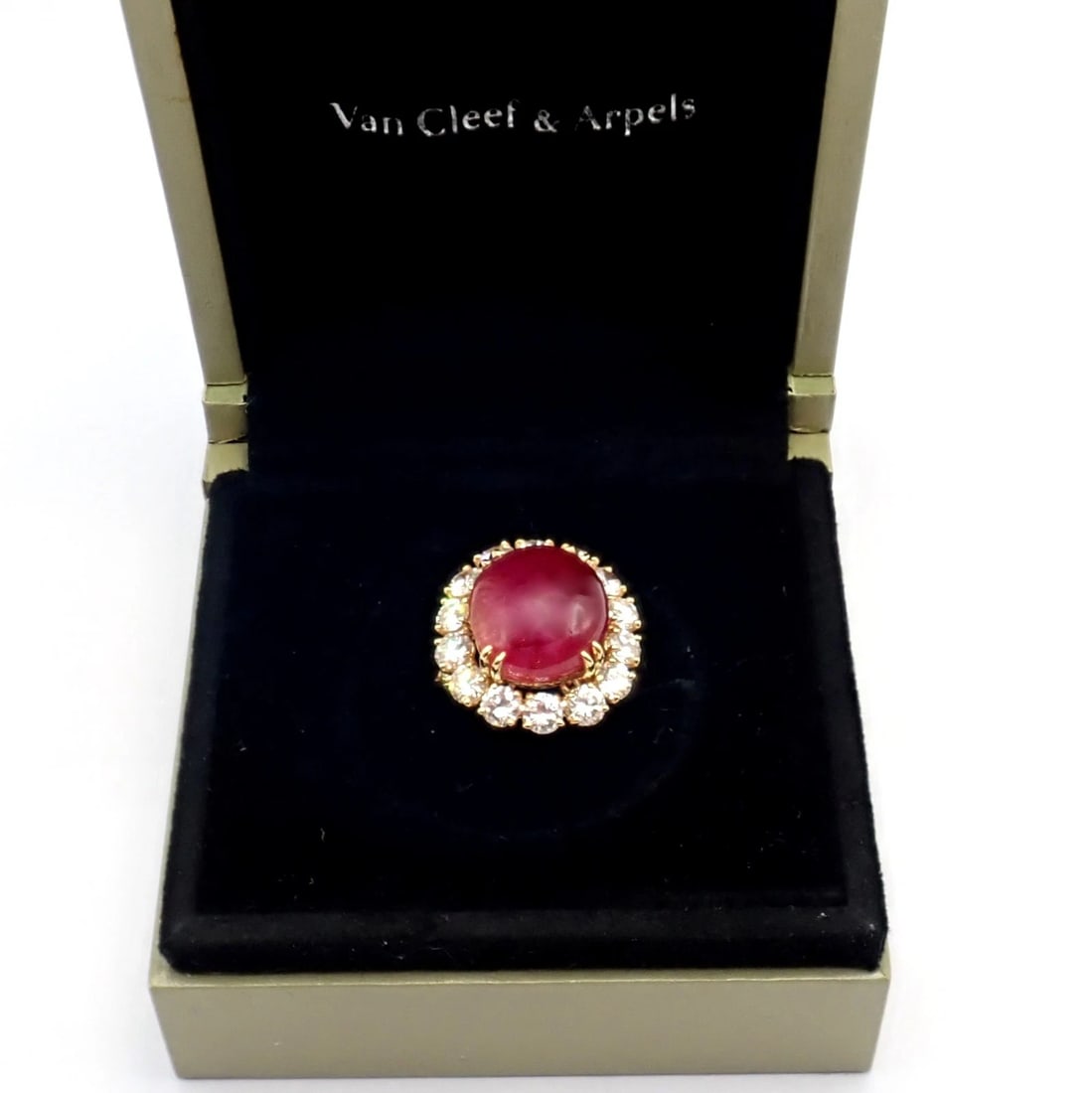 Van Cleef & Arpels 18k Gold Large Cabochon Burmese No Heat Ruby Diamond Ring GIA - 3