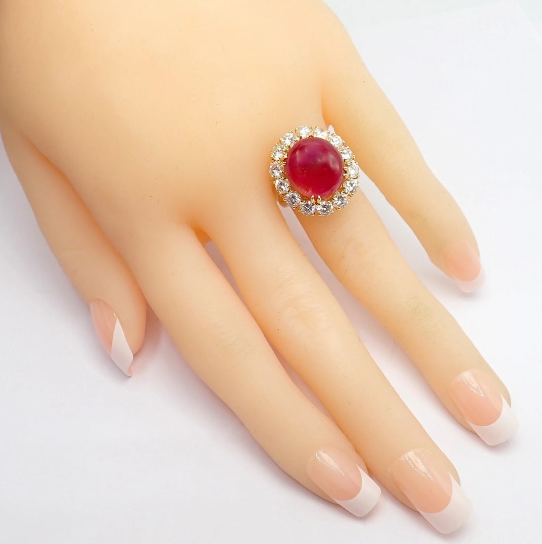 Van Cleef & Arpels 18k Gold Large Cabochon Burmese No Heat Ruby Diamond Ring GIA - 4