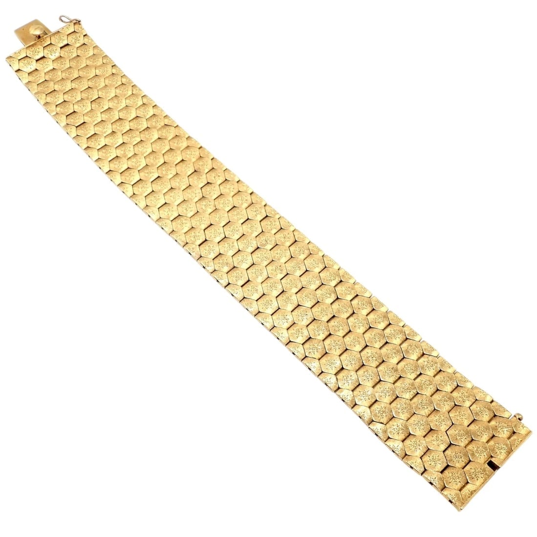 Authentic! Vintage Mario Buccellati 18k Yellow Gold Honeycomb Hexagon Bracelet: Authentic! Vintage Mario Buccellati 18k Yellow Gold Honeycomb Hexagon Bracelet About This Piece: This vintage Mario Buccellati bracelet showcases exquisite Italian craftsmanship in 18k yellow gold.