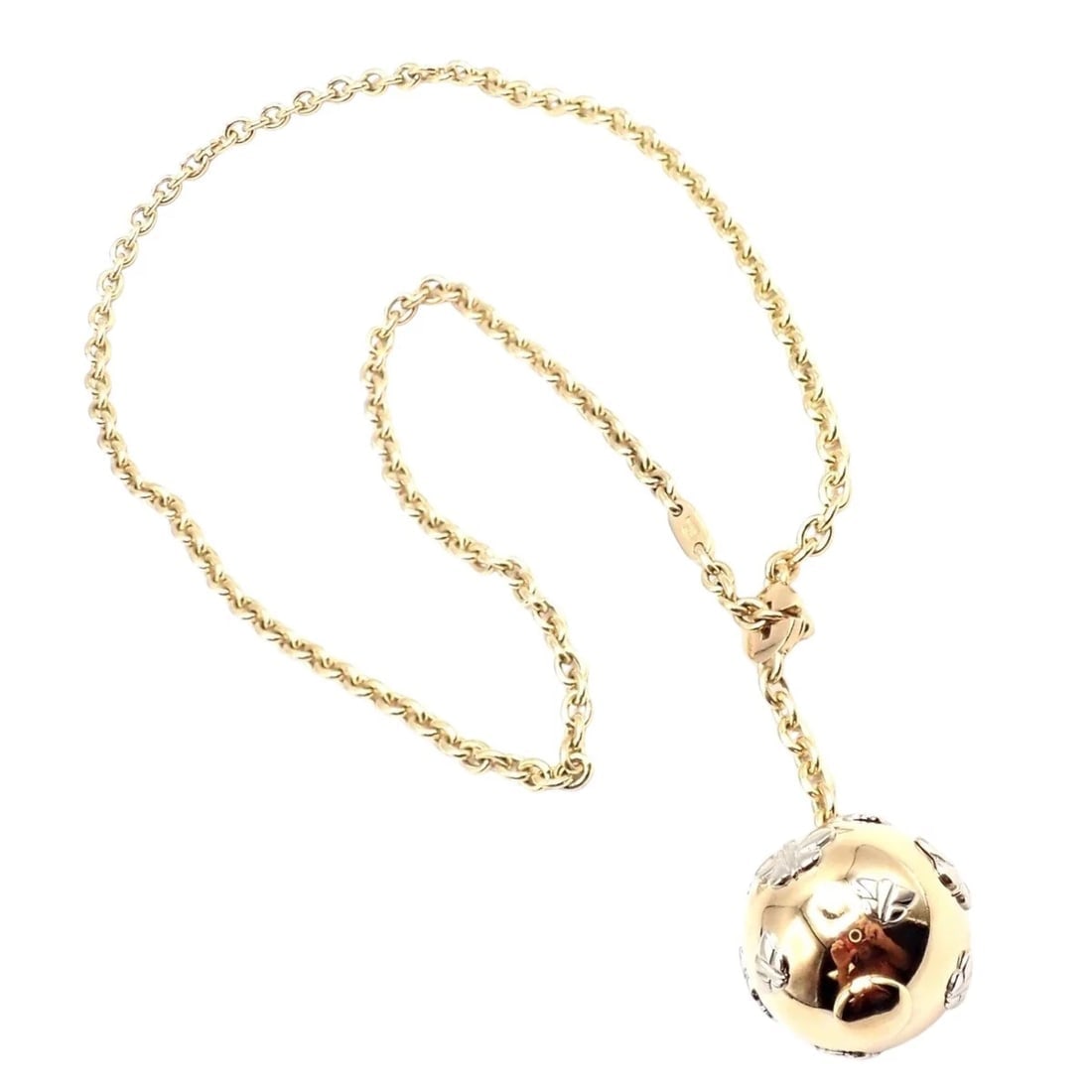 Authentic! Bulgari Bvlgari 18k Yellow Gold Butterfly Globe Pendant Link Chain: Authentic! Bulgari Bvlgari 18k Yellow Gold Butterfly Globe Pendant Link Chain About This Piece: The Bulgari Bvlgari 18k Yellow Gold Butterfly Globe Pendant Link Chain features a delicate butterfly