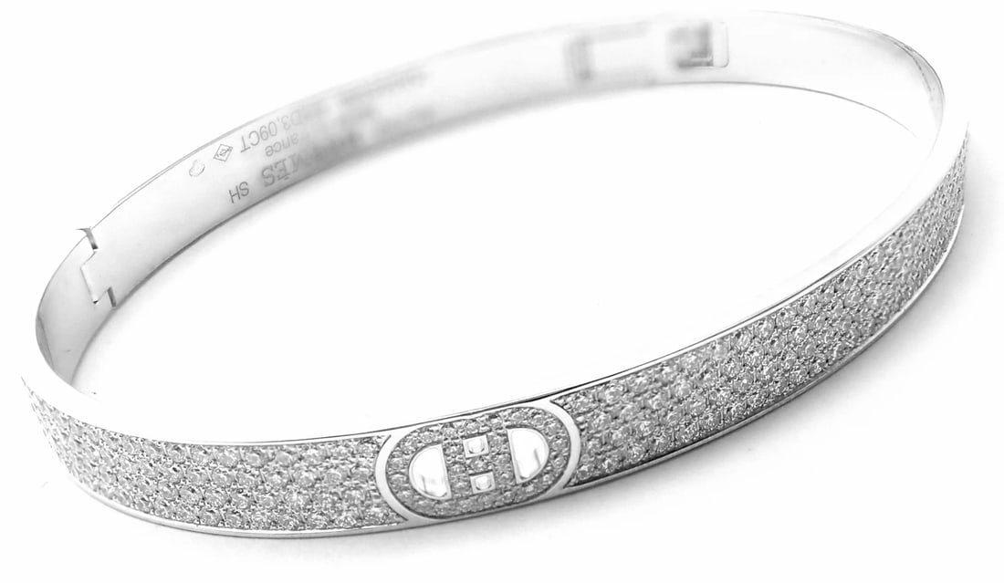 Authentic! Hermes H D'Ancre 18k White Gold Diamond Small Model Bangle Bracelet: Authentic! Hermes H D'Ancre 18k White Gold Diamond Small Model Bangle Bracelet About This Piece: Metal: 18k White Gold Measurements: Size: SH Length: 6.2" Width: 6mm Weight: 18.7 grams Stones: 443