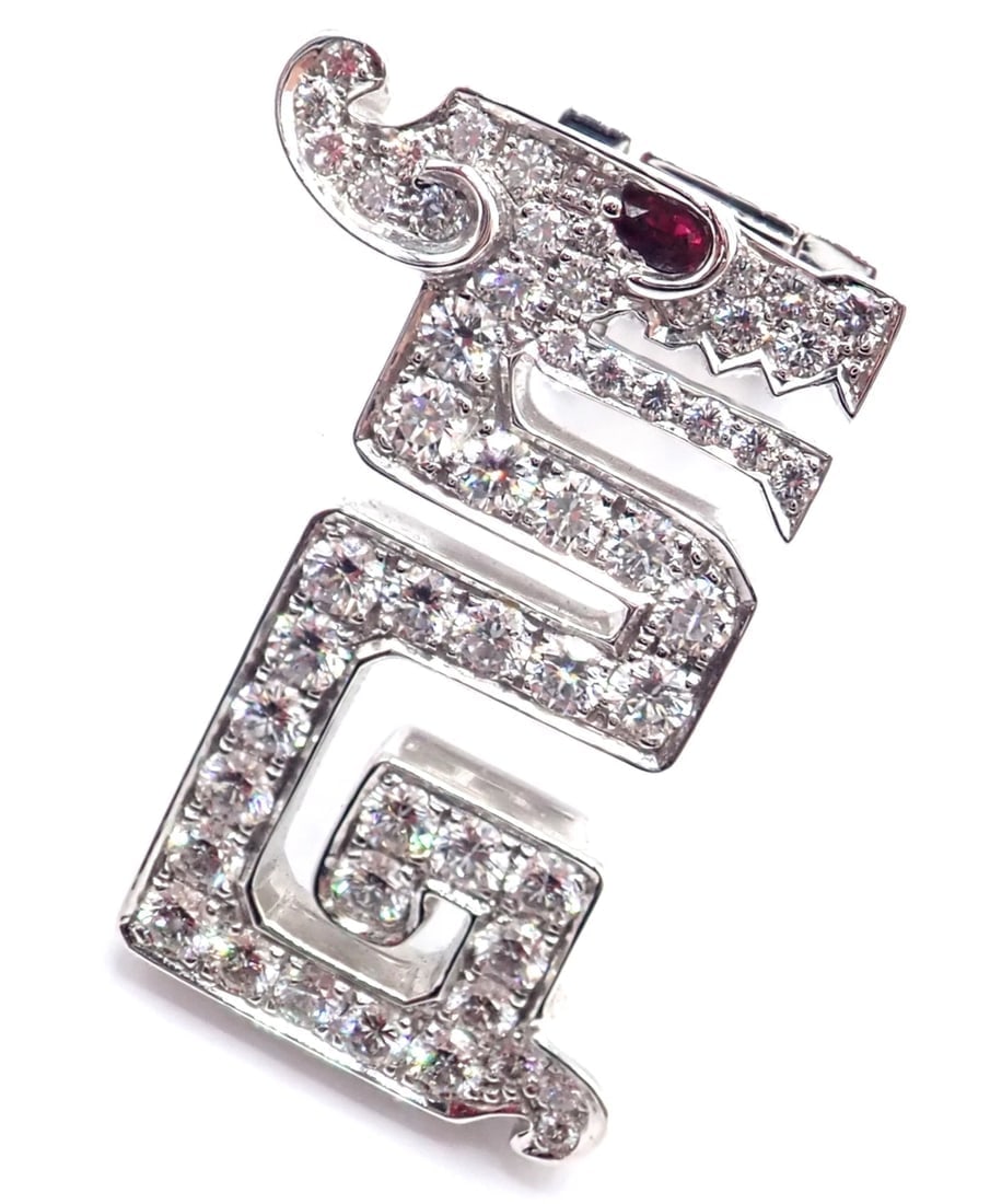Authentic! Cartier Le Baiser Du Dragon 18k White Gold Diamond Ruby Pin Clip: Authentic! Cartier Le Baiser Du Dragon 18k White Gold Diamond Ruby Pin Clip About This Piece: Metal: 18k White Gold Measurements: 23mm x 15.5mm Weight: 8.5 grams Stones: 52 Round brilliant diamonds, E