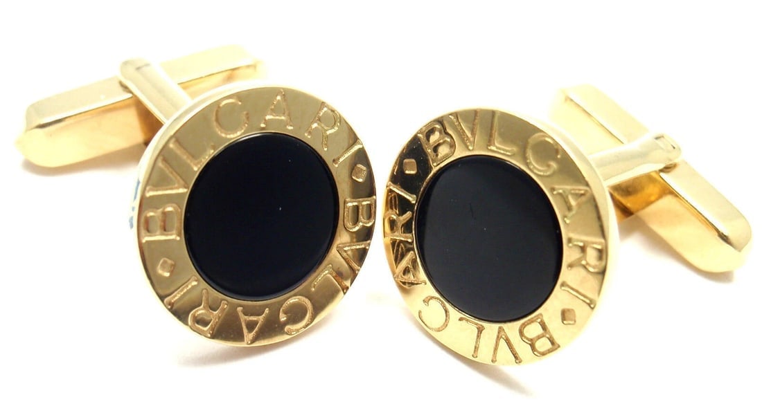 Authentic! Bulgari Bvlgari 18k Yellow Gold Black Onyx Cufflinks: Authentic! Bulgari Bvlgari 18k Yellow Gold Black Onyx Cufflinks About This Piece: Metal: 18k yellow Gold Measurements: 15mm x 26mm Weight: 12.1 grams Stones 2 Black Onyx stones Hallmarks: Bvlgari 750