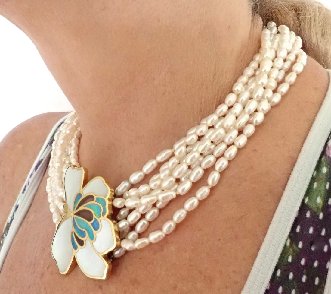 Authentic! Tiffany & Co 18k Yellow Gold Inlaid Mother Of Pearl Flower Necklace - 12