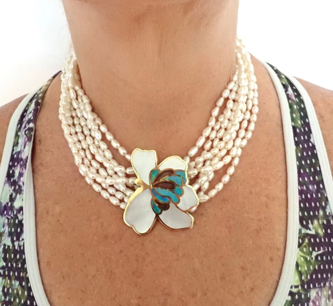 Authentic! Tiffany & Co 18k Yellow Gold Inlaid Mother Of Pearl Flower Necklace - 13