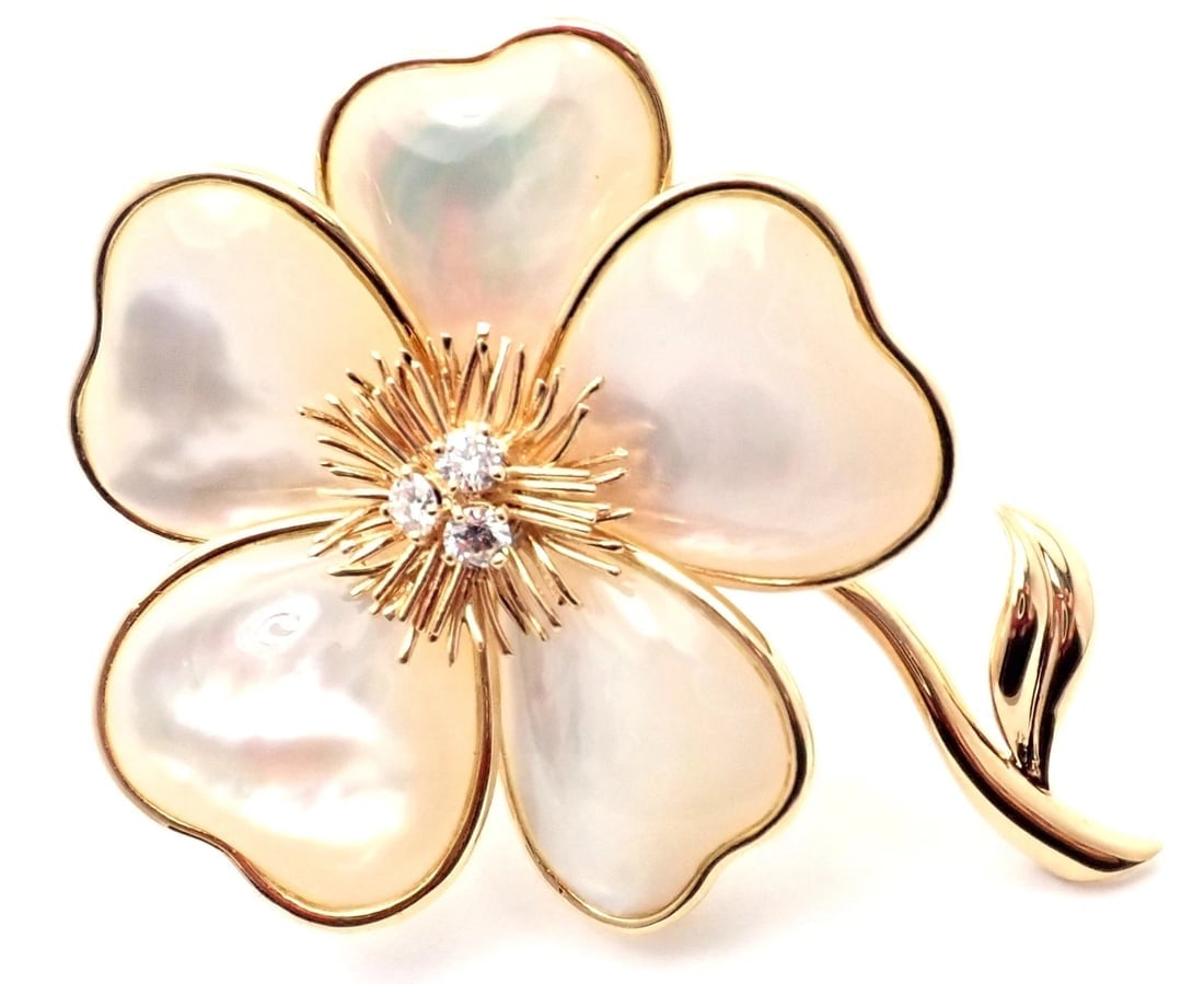 Van Cleef & Arpels Clématite 18k Yellow Gold Diamond Mother of Pearl Pin Brooch - 3