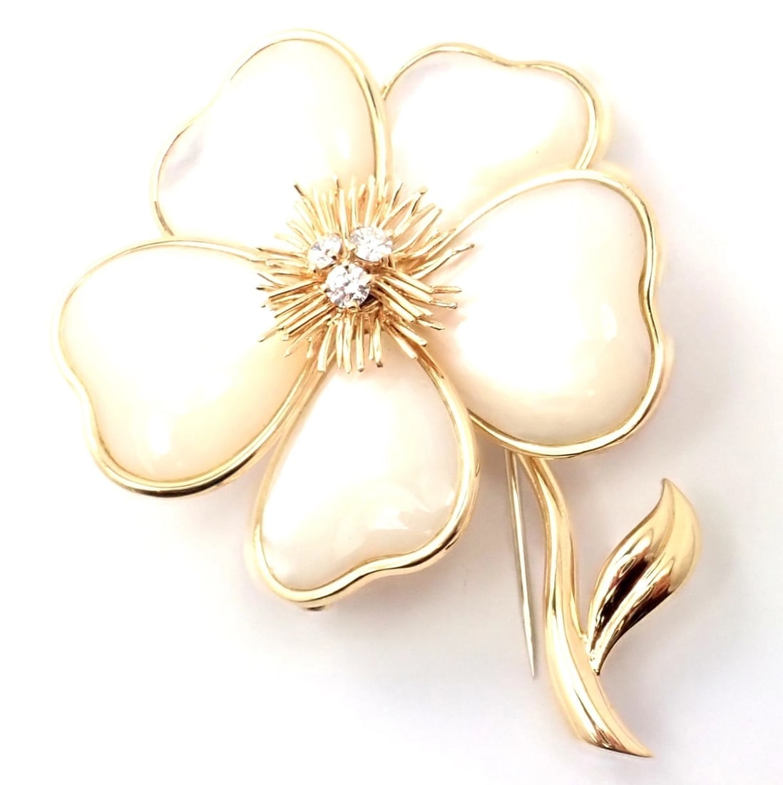 Van Cleef & Arpels Clématite 18k Yellow Gold Diamond Mother of Pearl Pin Brooch - 7