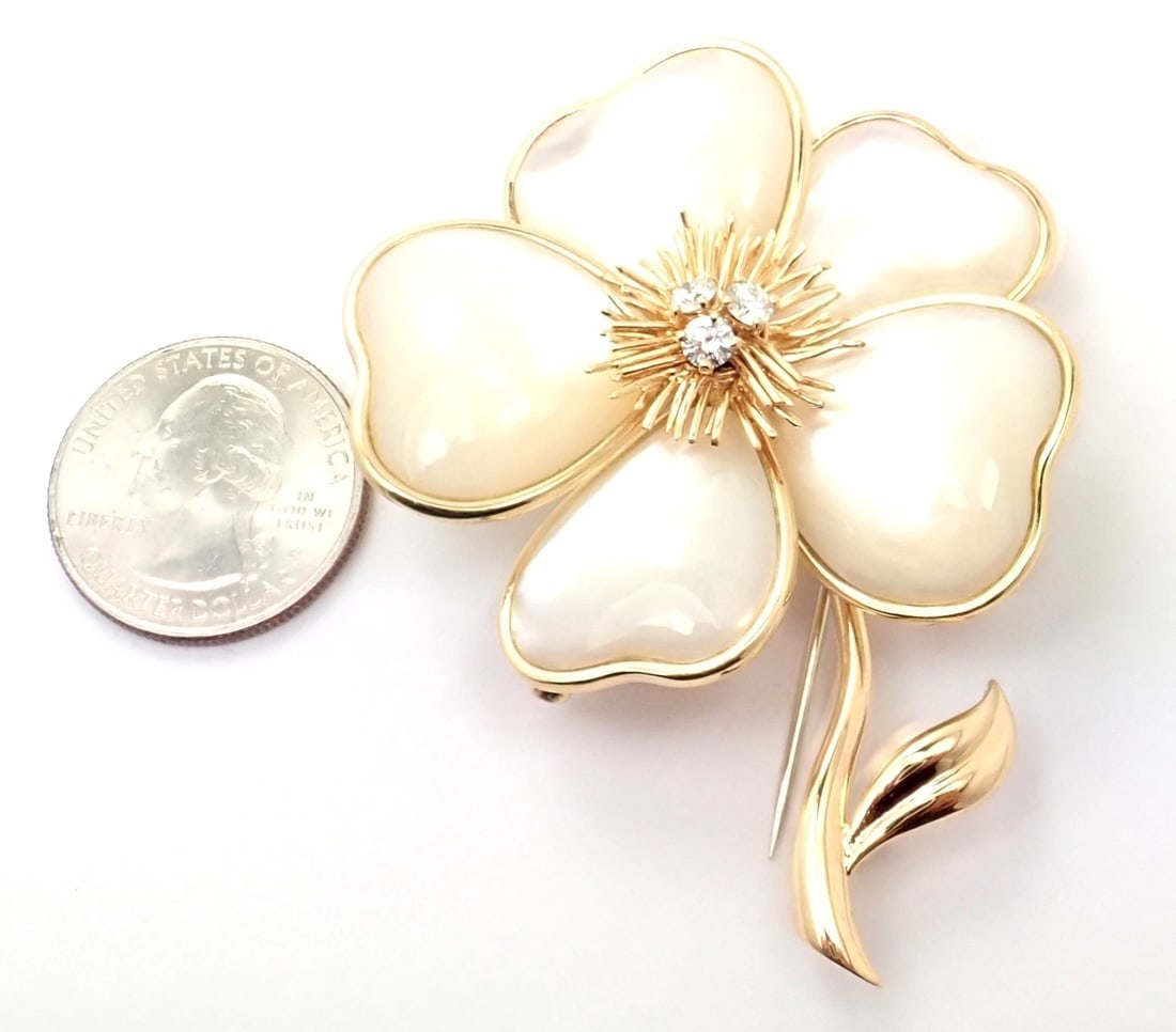 Van Cleef & Arpels Clématite 18k Yellow Gold Diamond Mother of Pearl Pin Brooch - 8