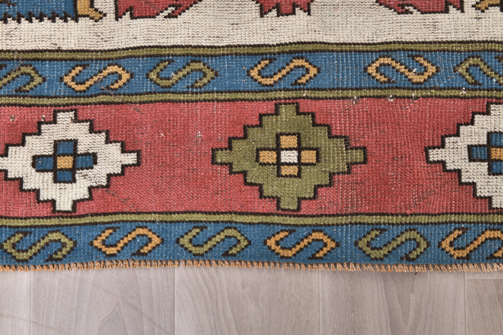 6'1'' x 8'1'' Handmade Vintage Wool Rug - 242322 - 9