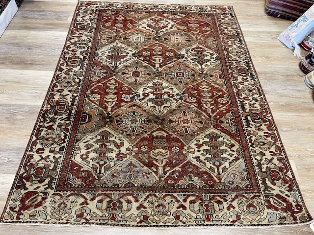 Antique Persian Bakhtiari Rug-5373: Title:Antique Persian Bakhtiari Rug-5373 Description:An antique Persian Bakhtiari rug with all over design fron southcentral persia, size 4 ft.10 inches by 6 ft. 6 inches, circa 1930 with a nice leven