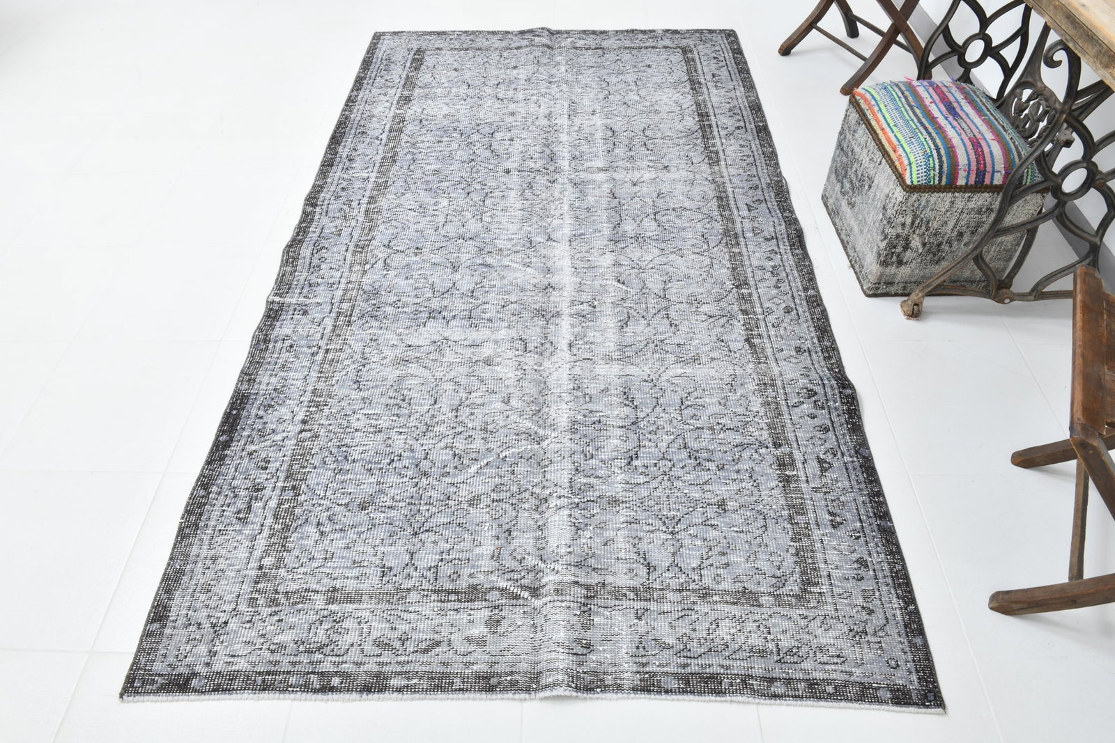 4'10'' x 8'11'' Handmade Vintage Wool Rug - 2988 - 5