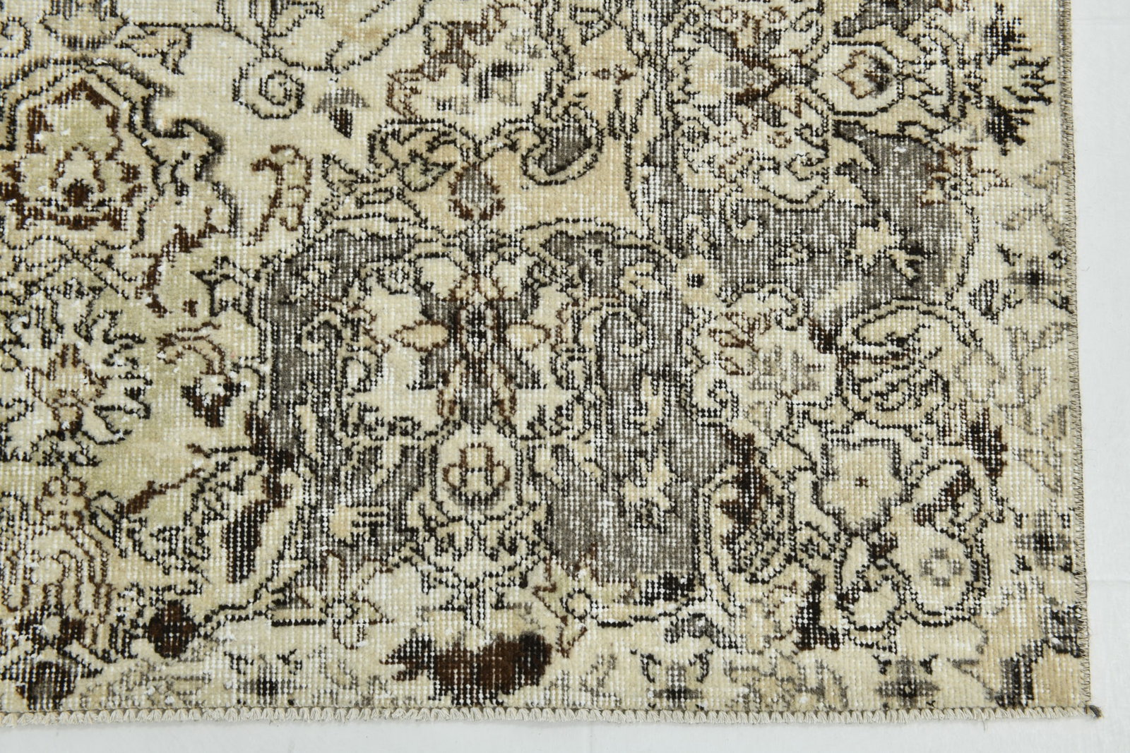 6'6'' x 9'8'' Handmade Vintage Wool Rug - 21498 - 11