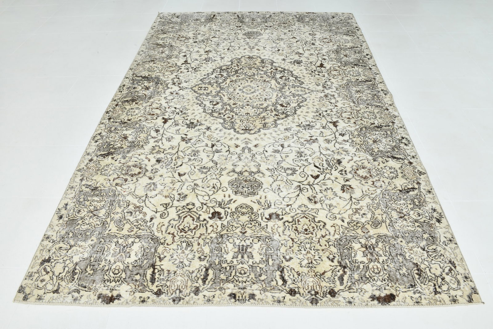 6'6'' x 9'8'' Handmade Vintage Wool Rug - 21498 - 17
