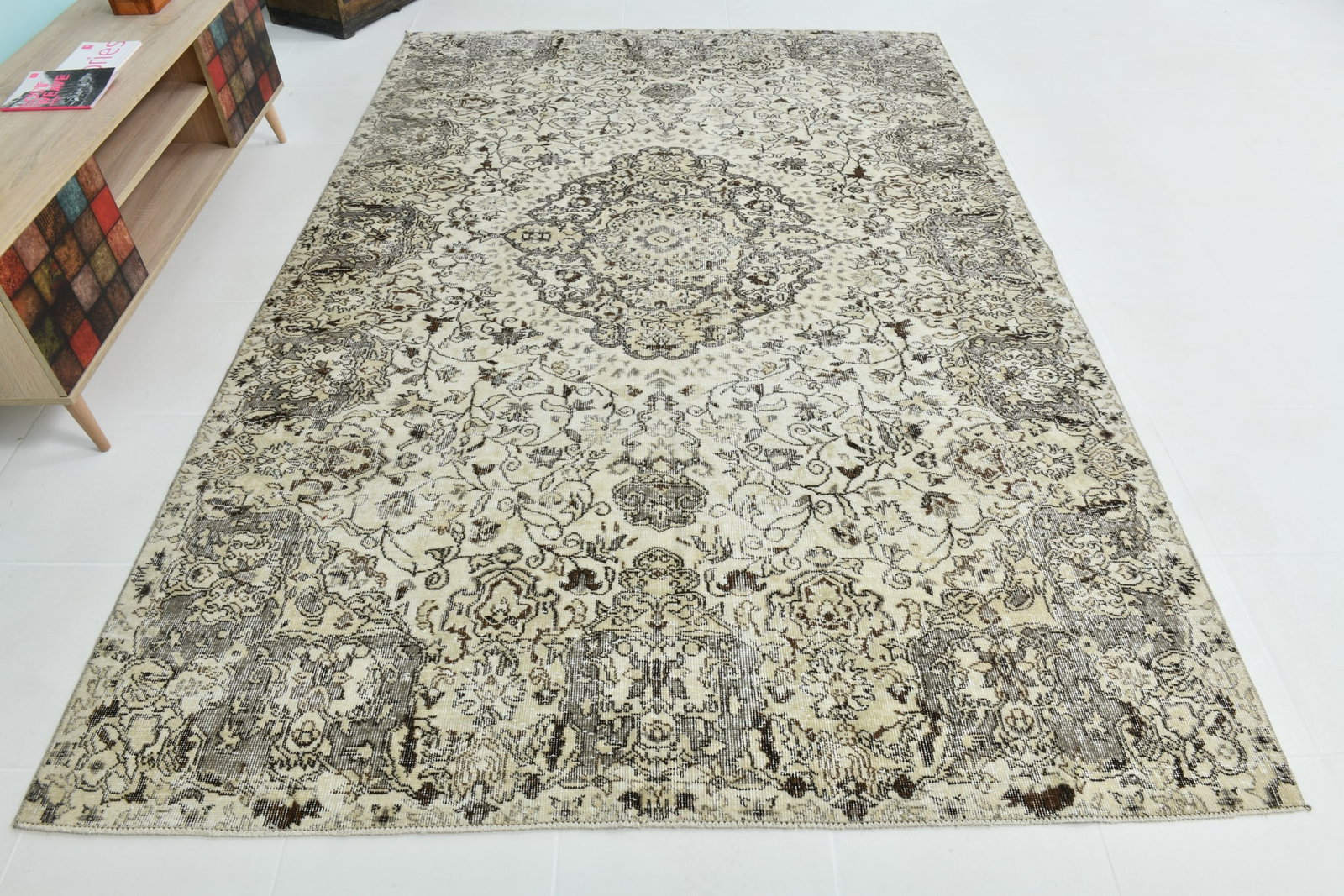 6'6'' x 9'8'' Handmade Vintage Wool Rug - 21498 - 5