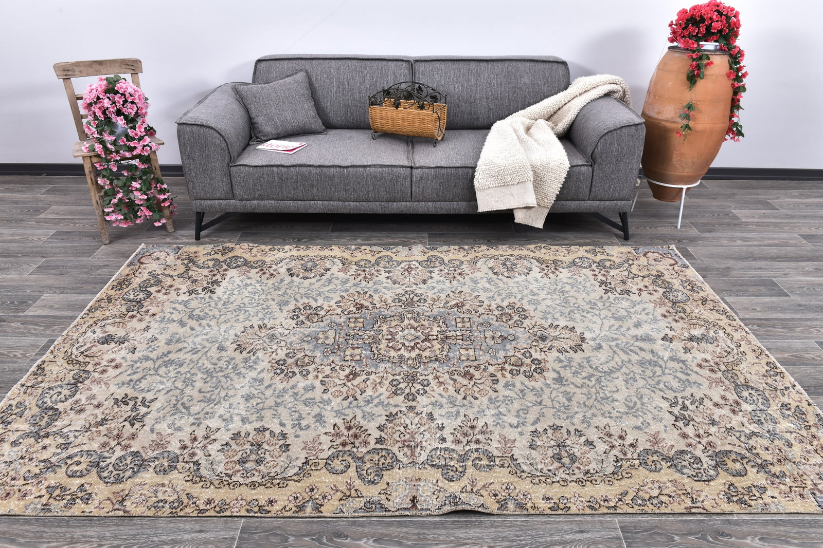 5'4'' x 8'10'' Handmade Vintage Wool Rug - 243993: Title: 5'4'' x 8'10'' Handmade Vintage Wool Rug - 243993 Description:5'4'' x 8'10'' Handmade Vintage Wool Rug - 243993 Origin:Turkiye Date/Period:1960-90 Materials:Wool,Cotton Dimension:5'4''x8'10'' f
