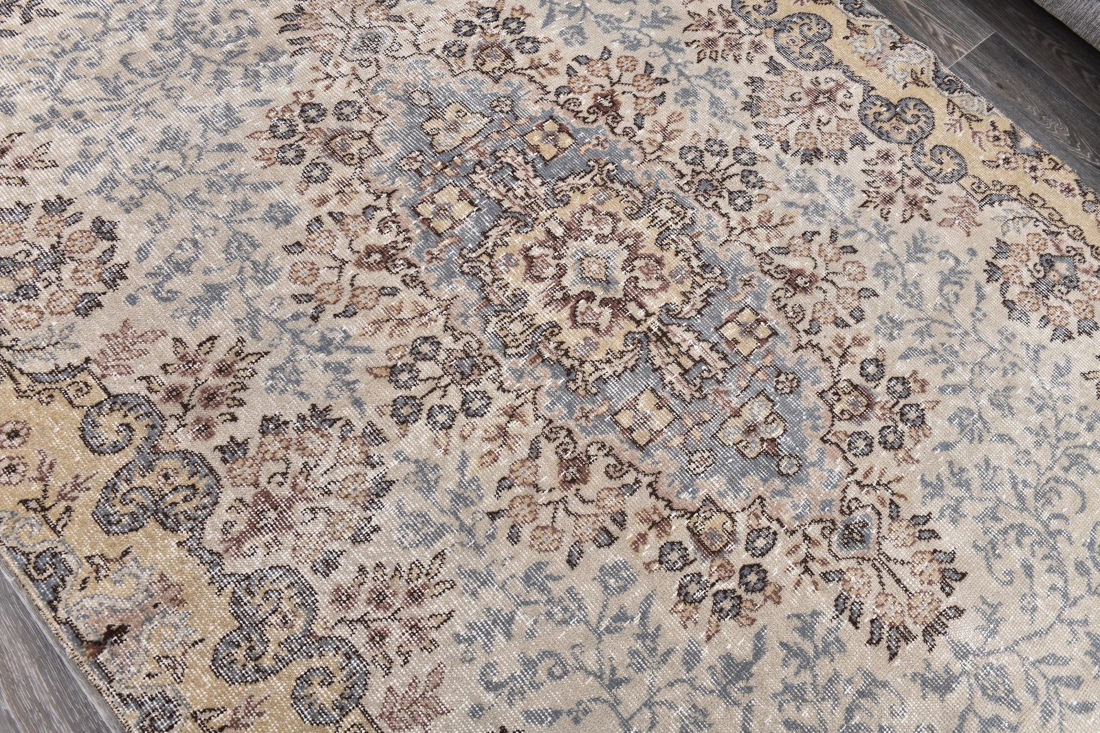 5'4'' x 8'10'' Handmade Vintage Wool Rug - 243993 - 4