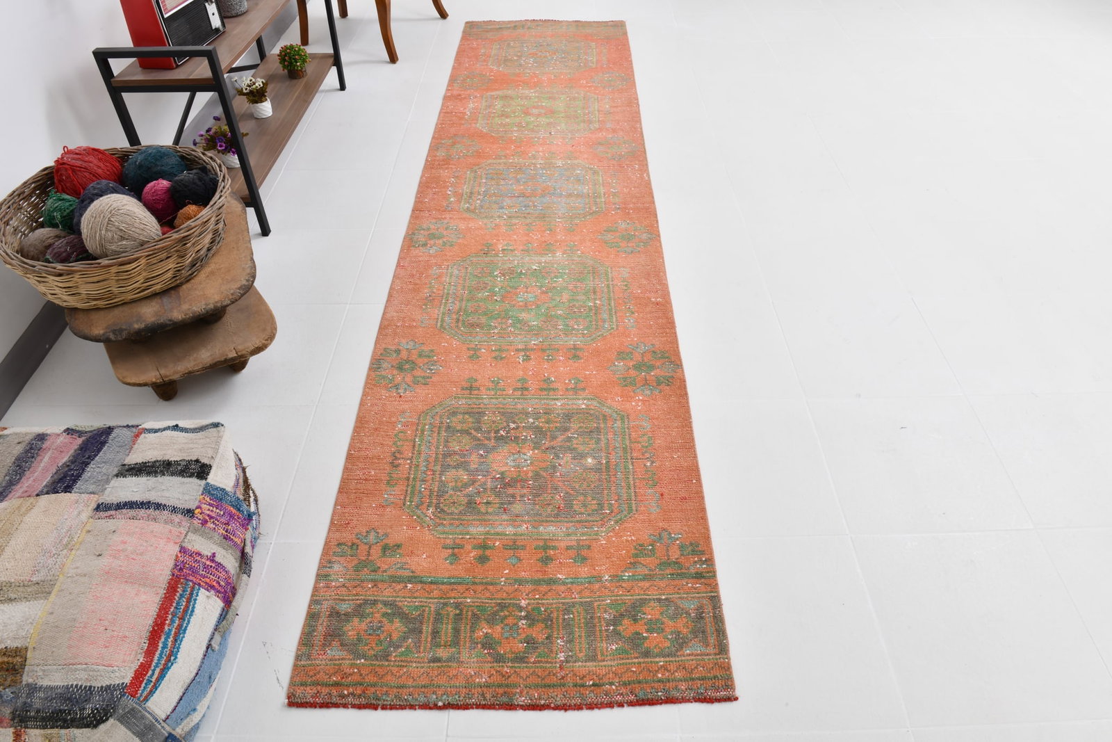 4'8'' x 8'4'' Handmade Vintage Wool Rug - 2032 - 5