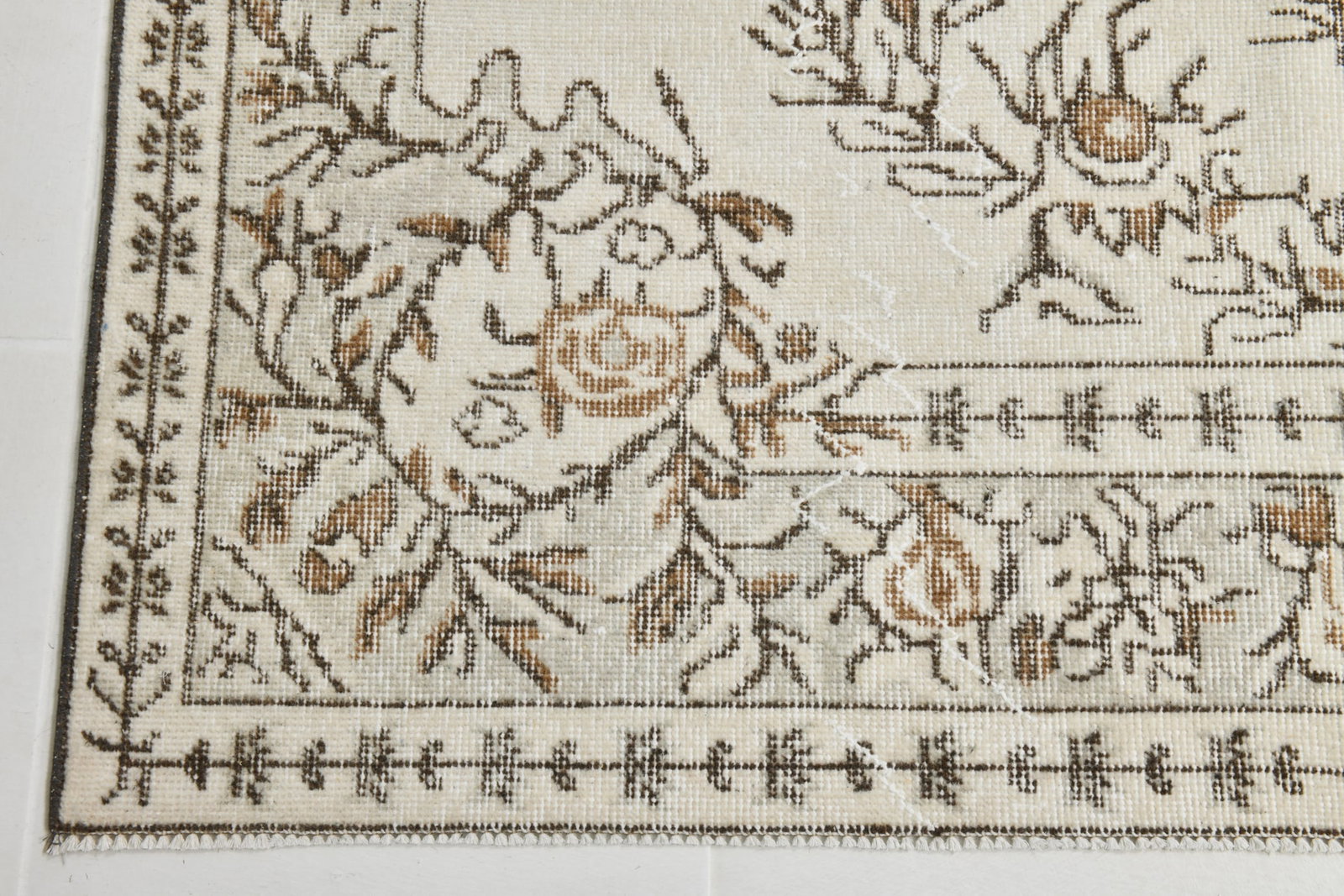 5'7'' x 9'4'' Vintage Wool Runner Rug - 22306 - 11