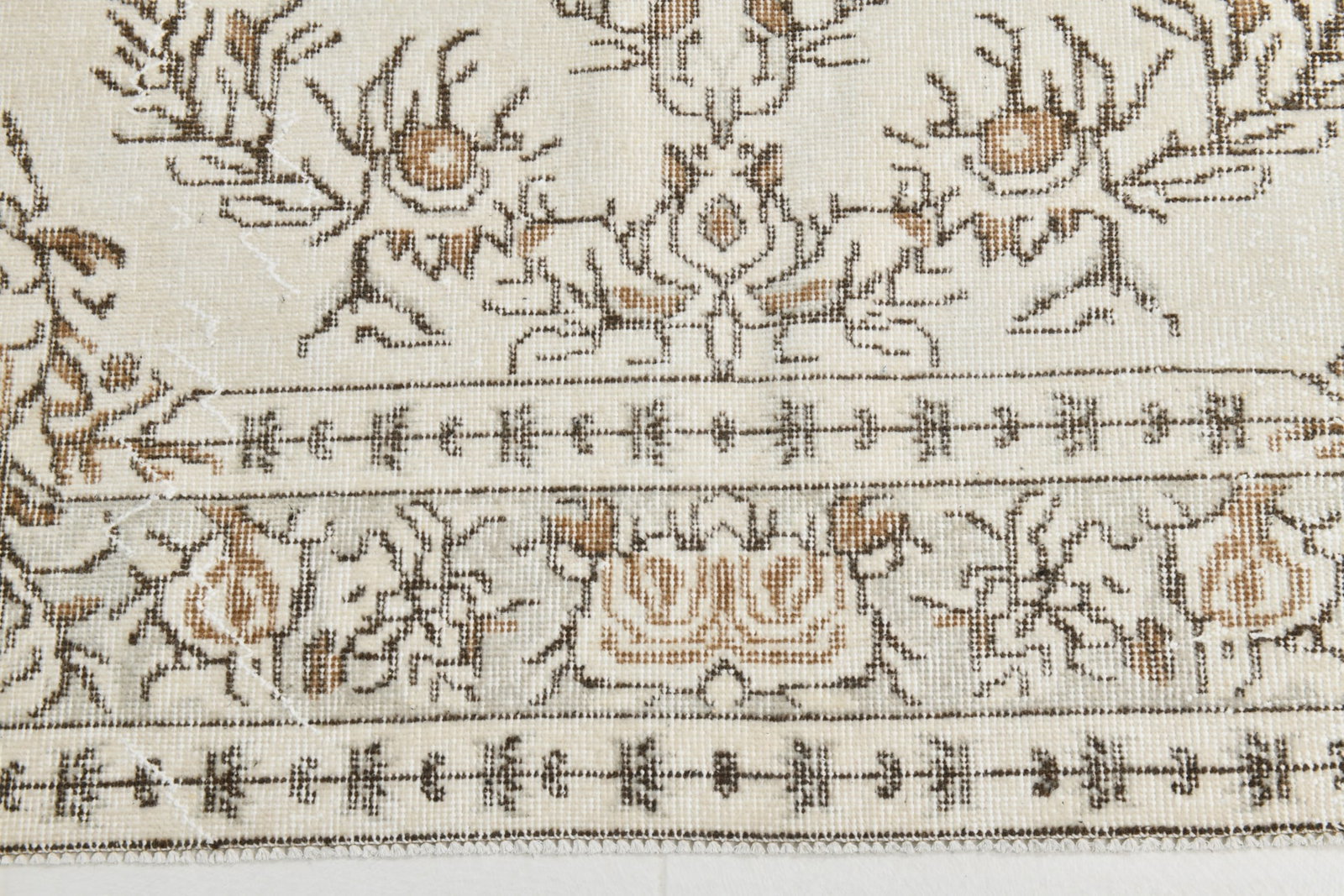 5'7'' x 9'4'' Vintage Wool Runner Rug - 22306 - 12