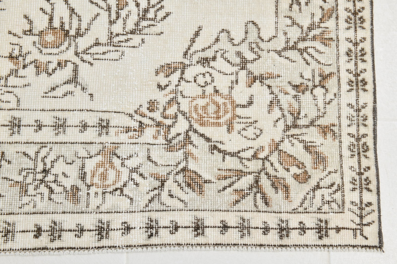 5'7'' x 9'4'' Vintage Wool Runner Rug - 22306 - 13