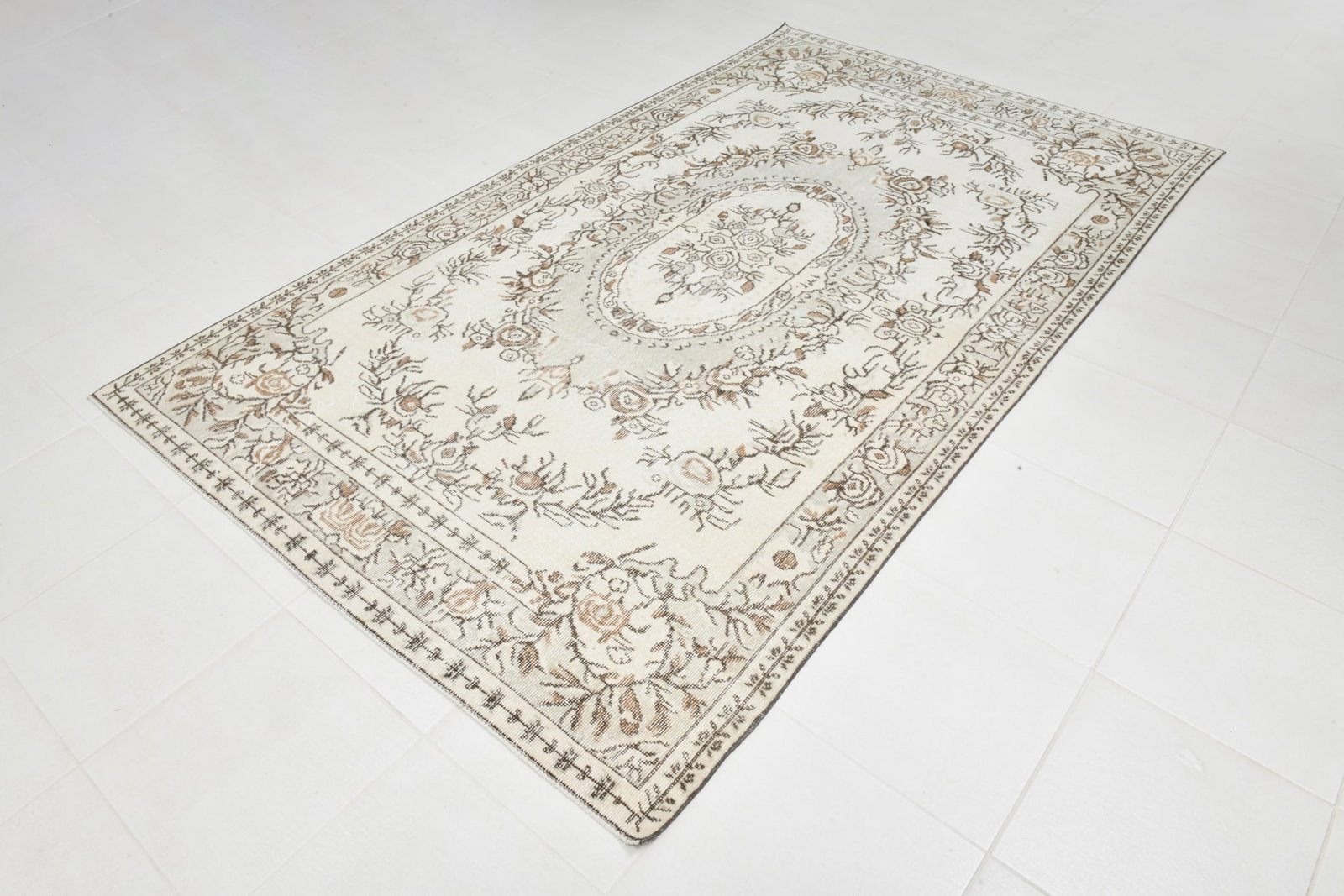 5'7'' x 9'4'' Vintage Wool Runner Rug - 22306 - 19
