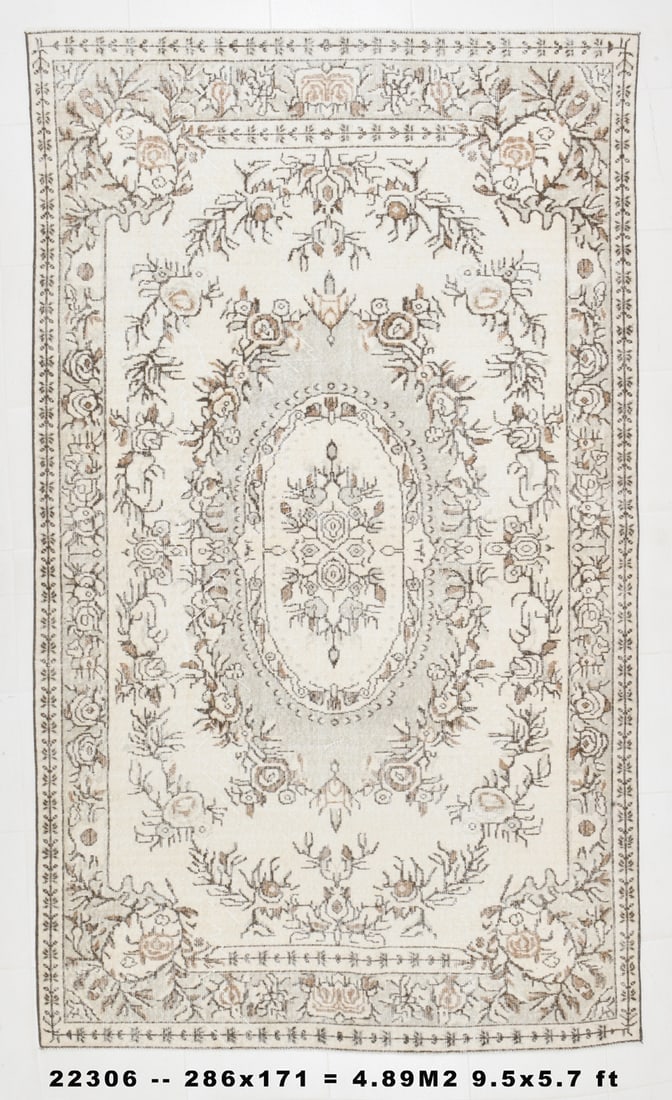 5'7'' x 9'4'' Vintage Wool Runner Rug - 22306: Title: 5'7'' x 9'4'' Vintage Wool Runner Rug - 22306 Description:5'7'' x 9'4'' Vintage Wool Runner Rug - 22306 Origin:Turkiye Date/Period:1960-90 Materials:Wool,Cotton Dimension:5'7''x9'4'' ft,
