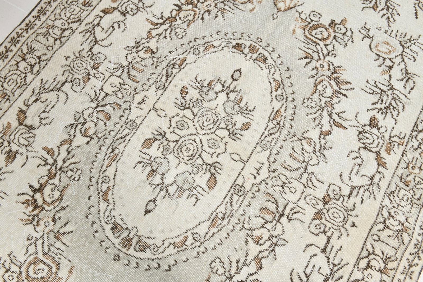 5'7'' x 9'4'' Vintage Wool Runner Rug - 22306 - 6