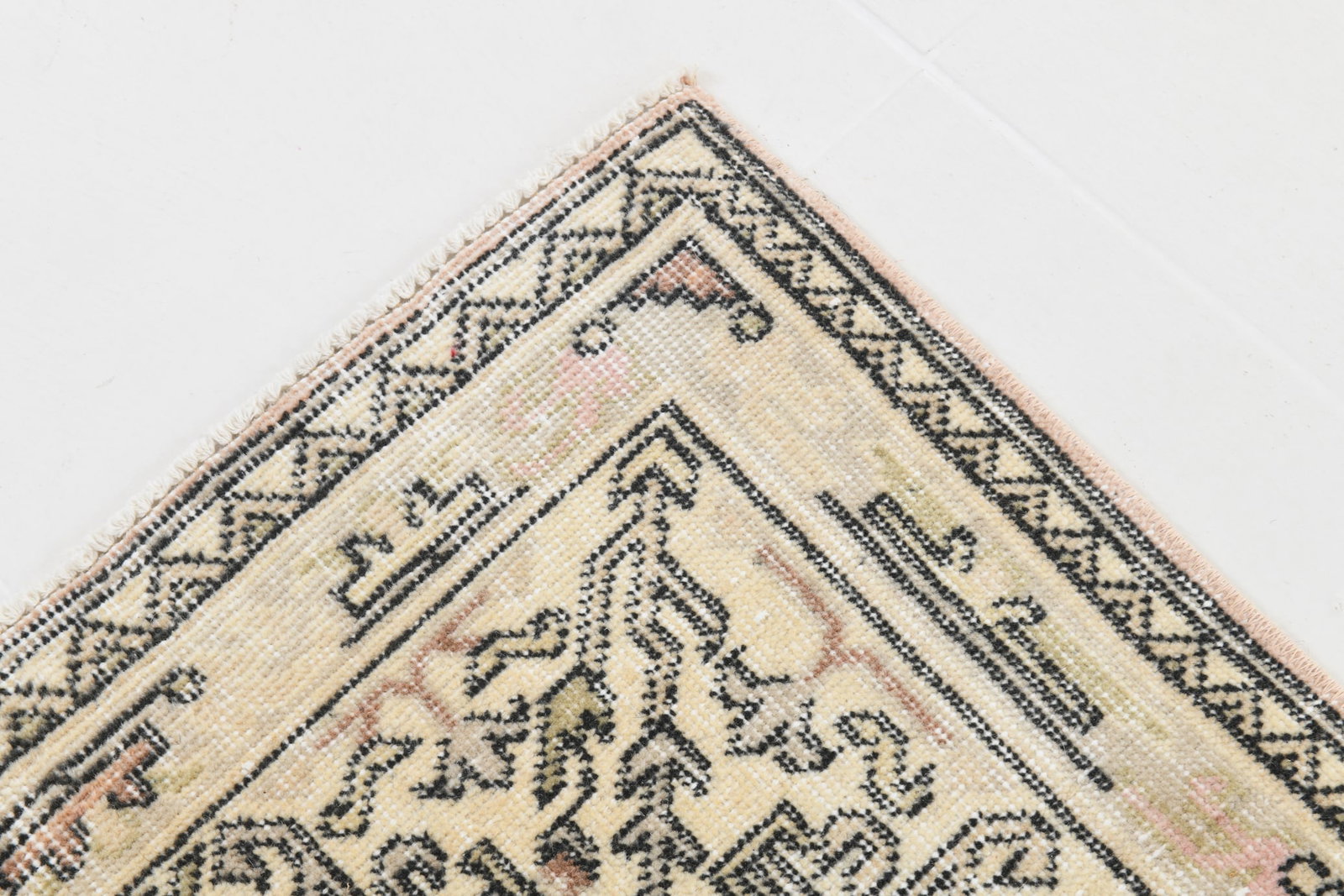 6'3'' x 10'4'' Handmade Vintage Wool Rug - 17896 - 10