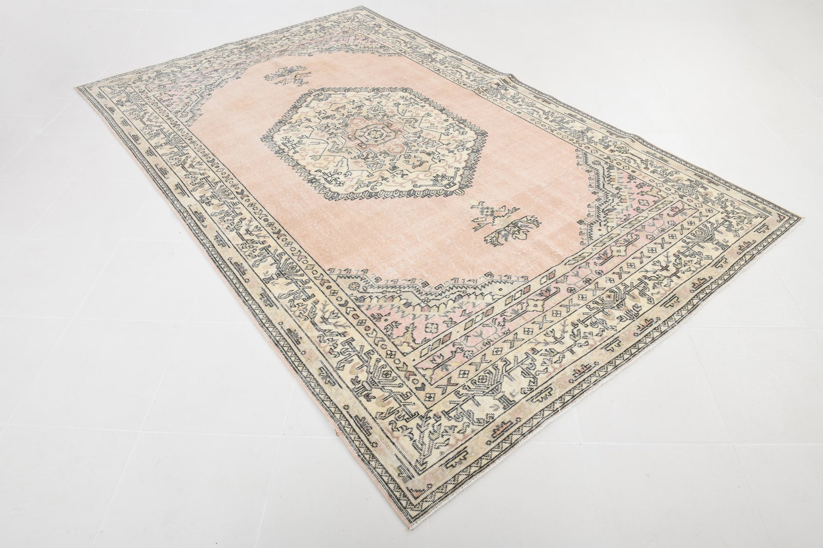 6'3'' x 10'4'' Handmade Vintage Wool Rug - 17896 - 17