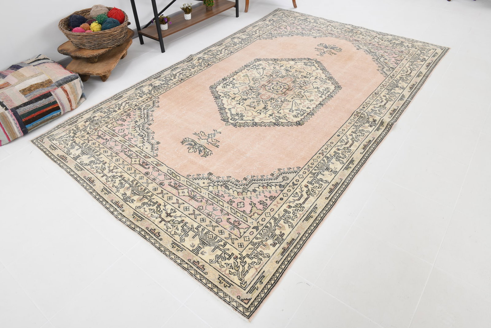 6'3'' x 10'4'' Handmade Vintage Wool Rug - 17896 - 4