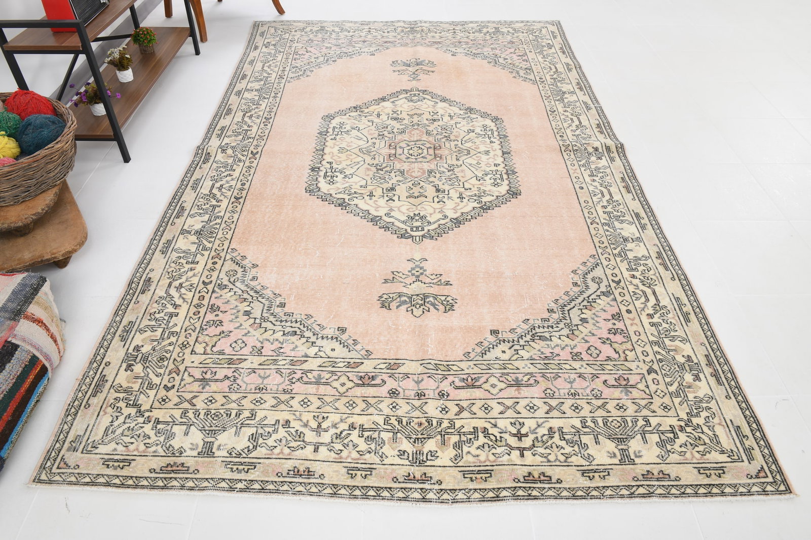 6'3'' x 10'4'' Handmade Vintage Wool Rug - 17896 - 5