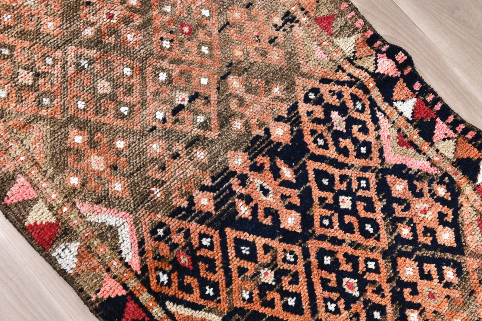 2'10'' x 11'3'' Handmade Vintage Wool Rug - 242320 - 4