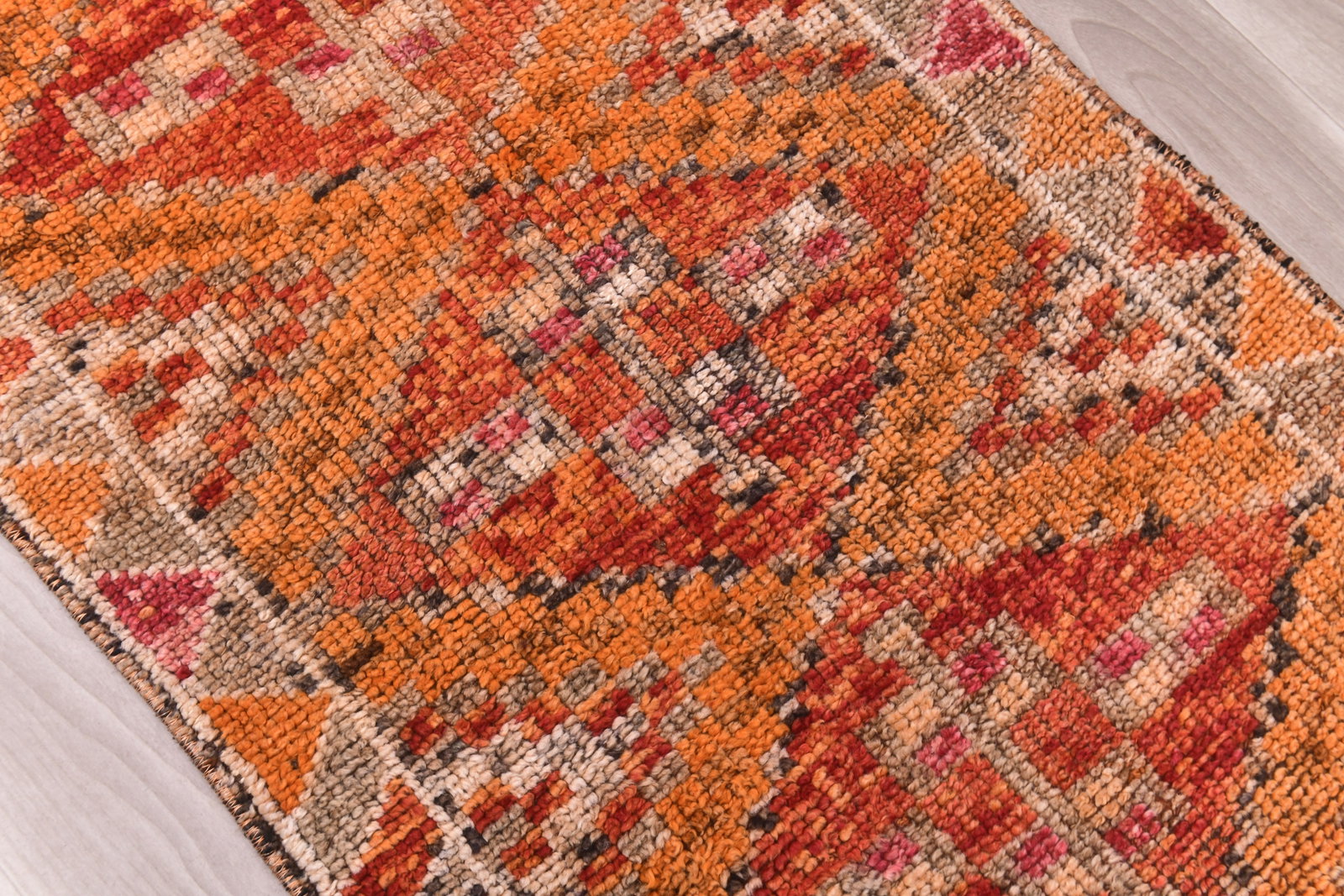 2'6'' x 10'5'' Vintage Wool Runner Rug - 240697 - 4