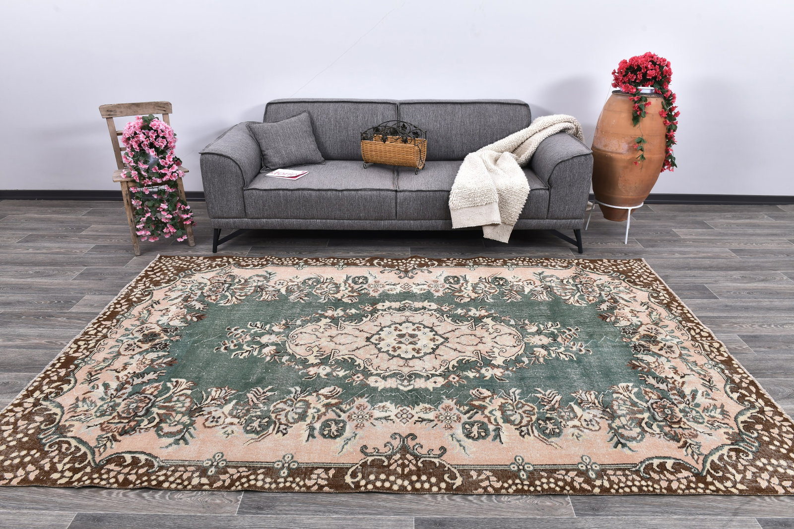 5'8'' x 9'5'' Handmade Vintage Wool Rug - 243969 (1 of 14)